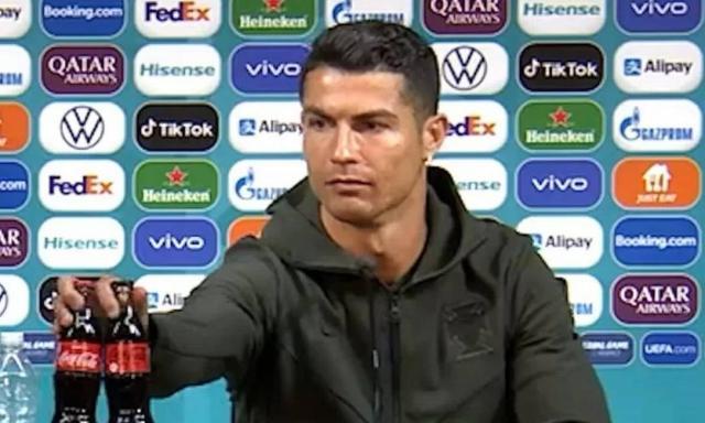 xcr7-agua.jpg.pagespeed.ic.59aARlFUZn.jpg